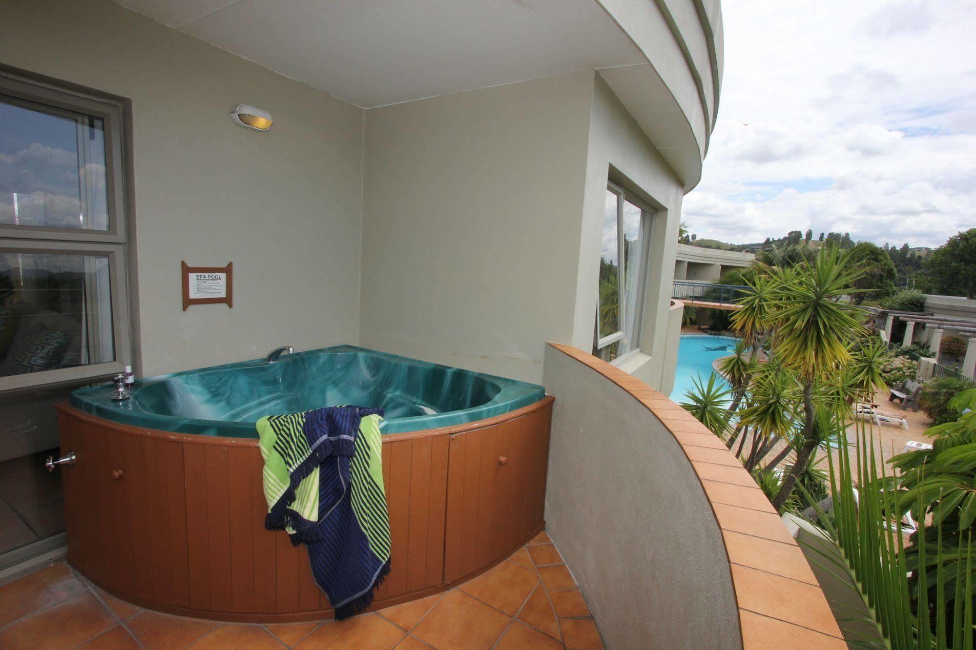 Breakers Motel Whangamata Exterior photo