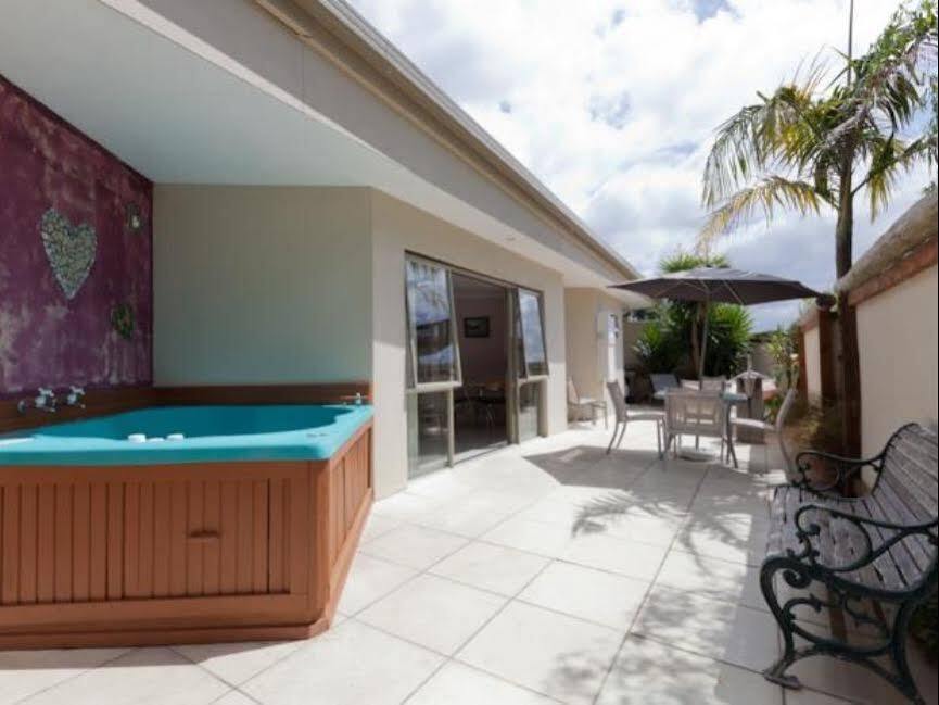 Breakers Motel Whangamata Exterior photo